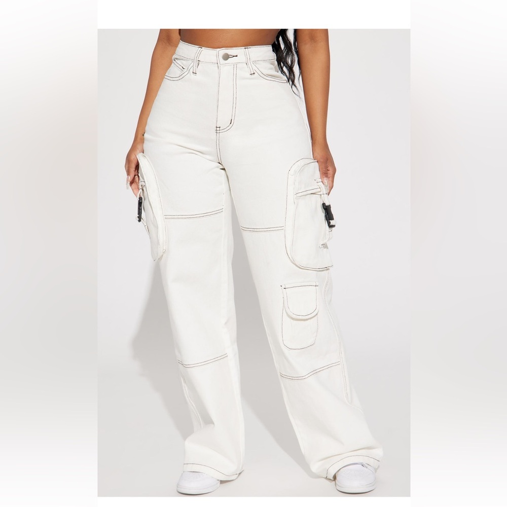 NWT wide leg, hip hop, cargo pants! Creamy white, brand new!